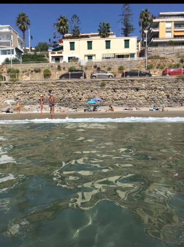 Perfect Wave A 10 M Dal Mare Apartamento Sanremo Exterior foto