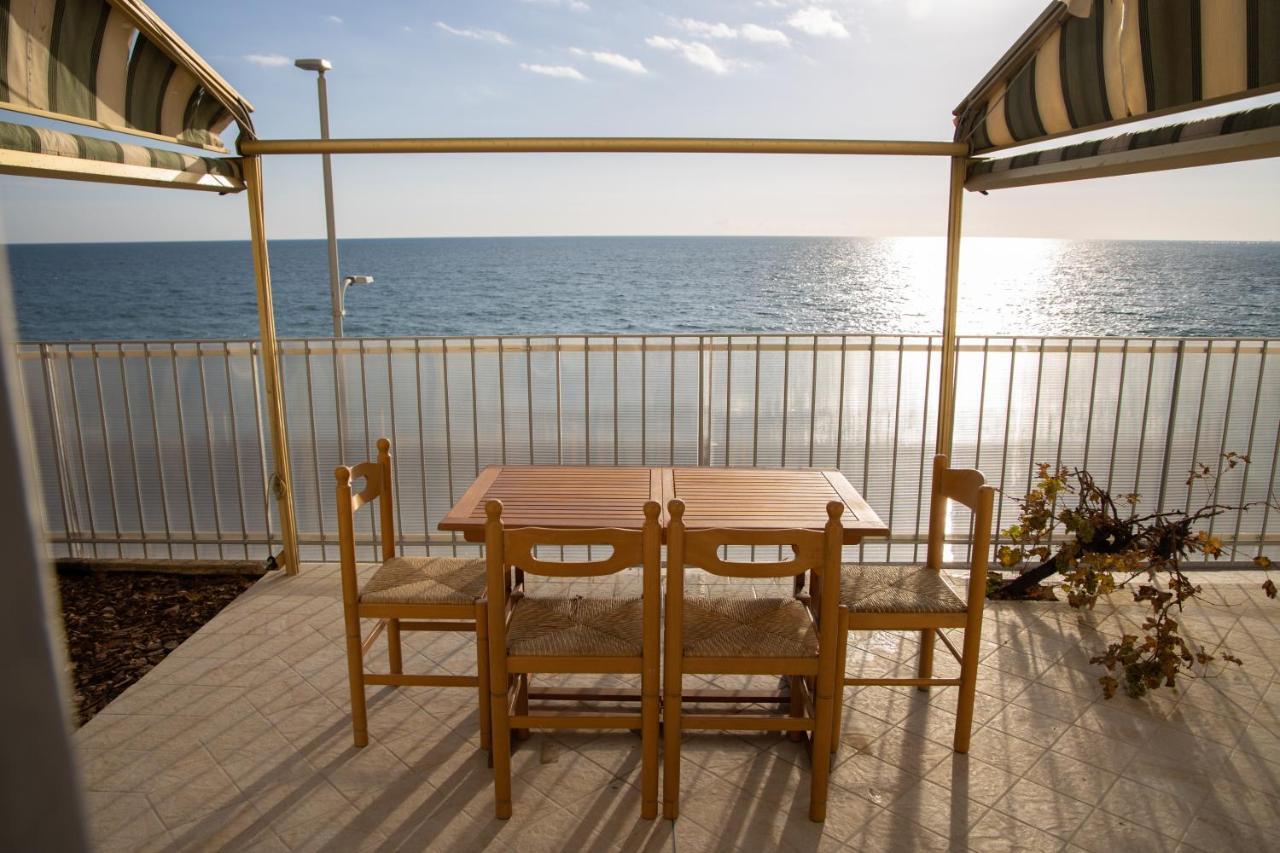 Perfect Wave A 10 M Dal Mare Apartamento Sanremo Exterior foto